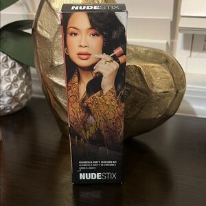NUDESTIX Glamzilla Dirty 30 Blush Kit